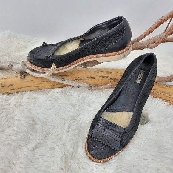 Ugg tasseled leather loafers.  Black - Picture 1 of 13